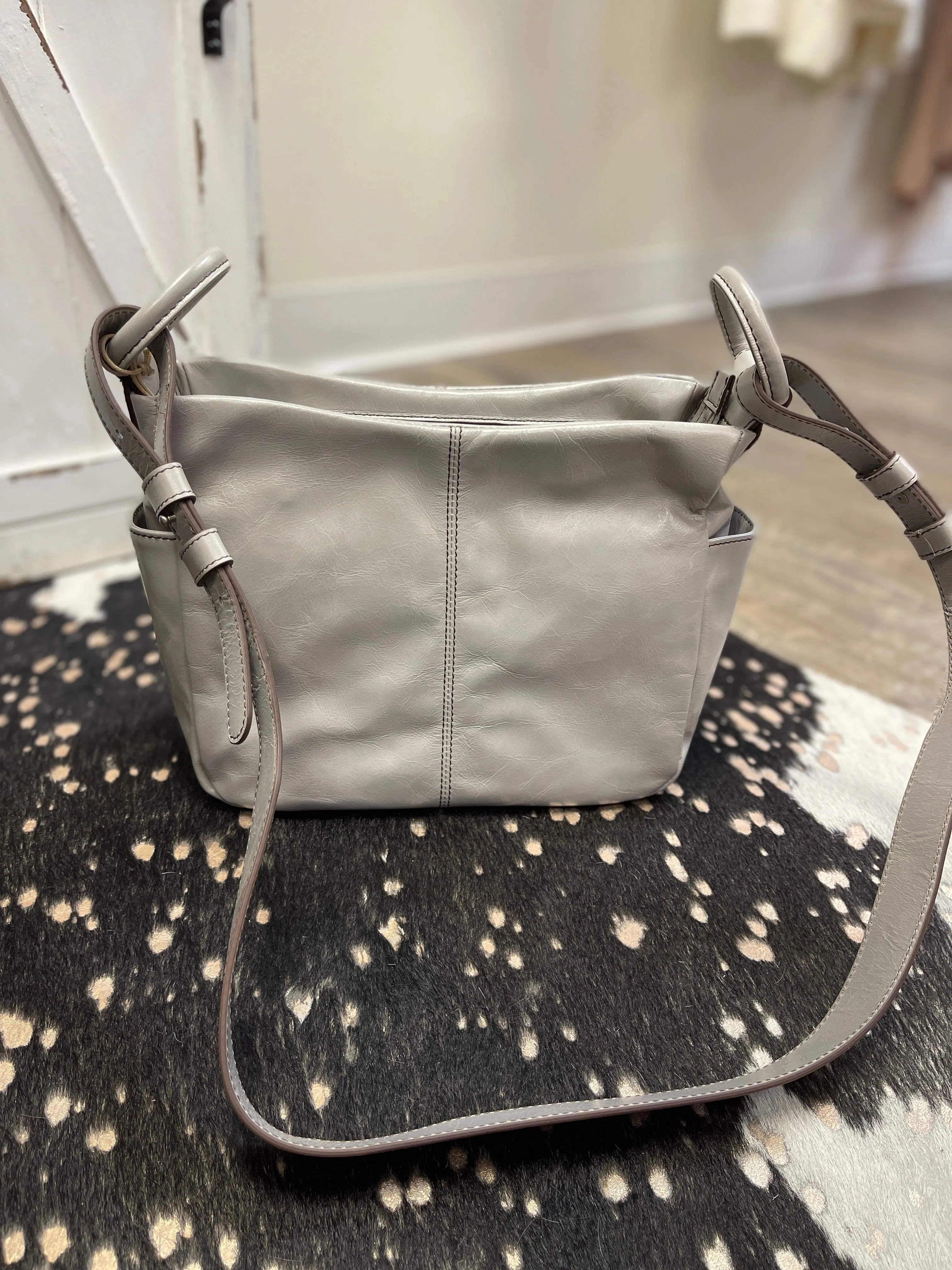 Hobo Sheila Crossbody